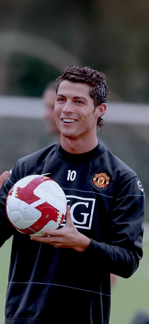 因排名垫底多名球员家人遭死亡威胁，佛罗伦萨官方表示谴责（排名垫底致多名球员家属遭死亡威胁，佛罗伦萨俱乐部予以强烈谴责）