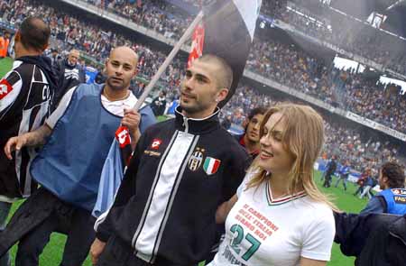 反戈旧主不留情！威斯布鲁克砍21+6+11助国王终结连败（威斯布鲁克复仇旧主轰21+6+11，助国王止住连败）