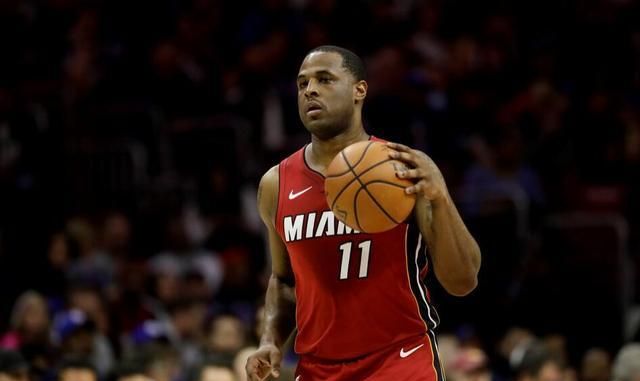 记者：申花携六外援出战广岛三箭，李可因伤未随队前往（记者：申花将以六外援阵容做客挑战广岛三箭，李可因伤缺席）