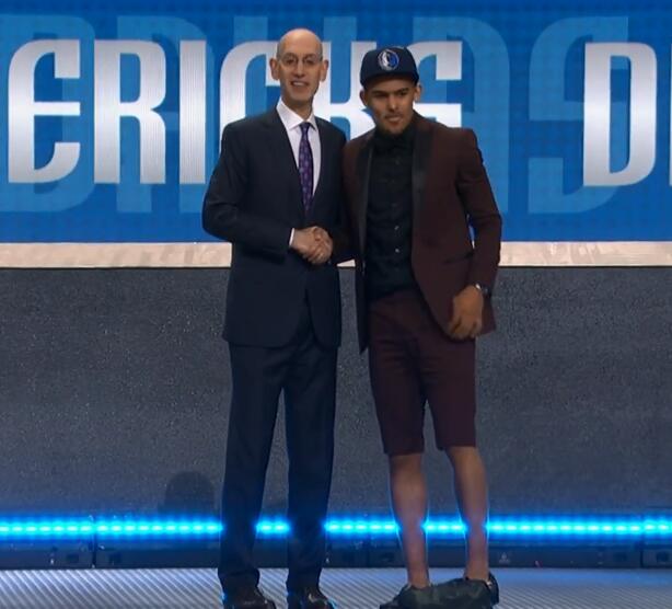 5场9球，姆巴佩创造个人欧冠单赛季进球数纪录（姆巴佩5战斩9球，刷新个人欧冠单季进球纪录）