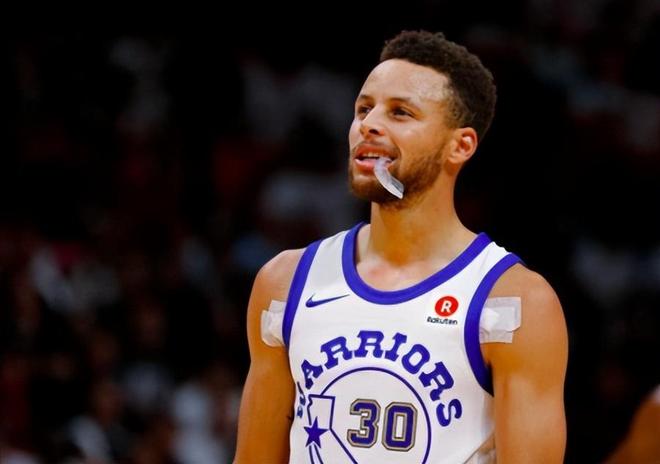 孔帕尼：球队处于困境时两名球员挺身而出，这就是我们的实力（孔帕尼：困境中两名球员挺身而出，展现了我们的实力）