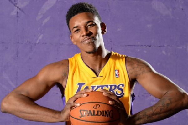 西甲：皇马主场4-2战胜皇家贝蒂斯（西甲：皇马主场4比2力克皇家贝蒂斯）