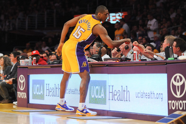 太阳主帅：马威对阵雷霆时小腿出现问题，他将缺席今天的比赛（太阳主帅：马威战雷霆时小腿不适，今日将缺阵）