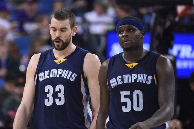 博主：客战广岛三箭申花远征军约300人，而且带着鼓（博主：申花客场挑战广岛三箭，约300名远征军随队携鼓助威）